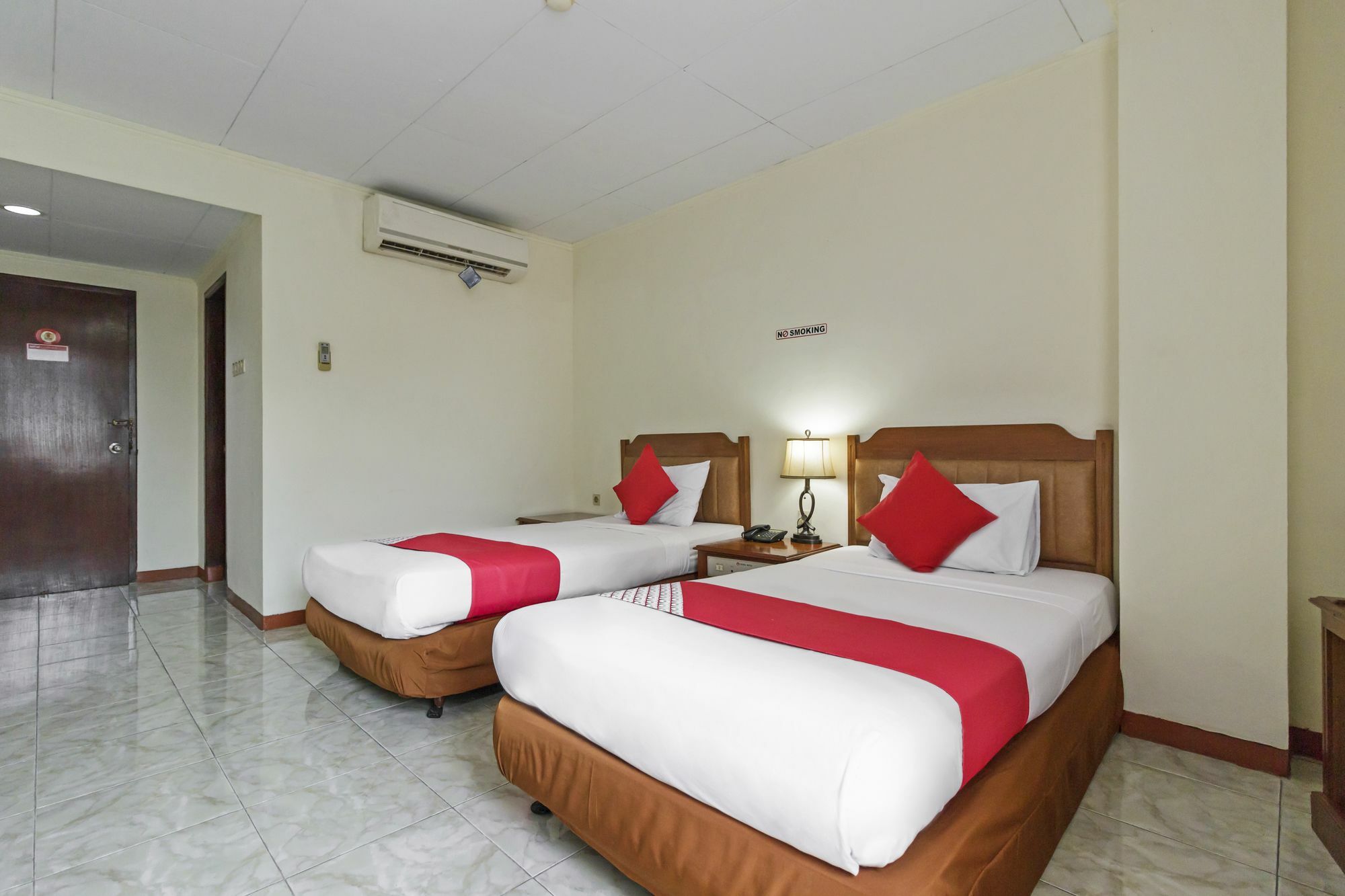 Oyo 108 Hotel Surya Jacarta Exterior foto