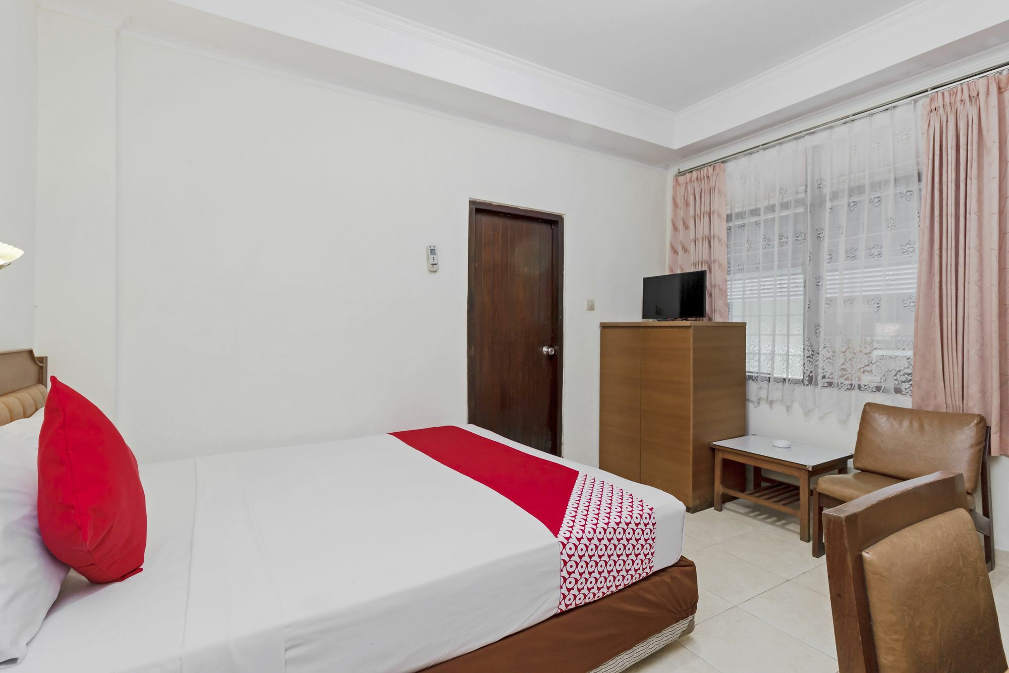 Oyo 108 Hotel Surya Jacarta Exterior foto