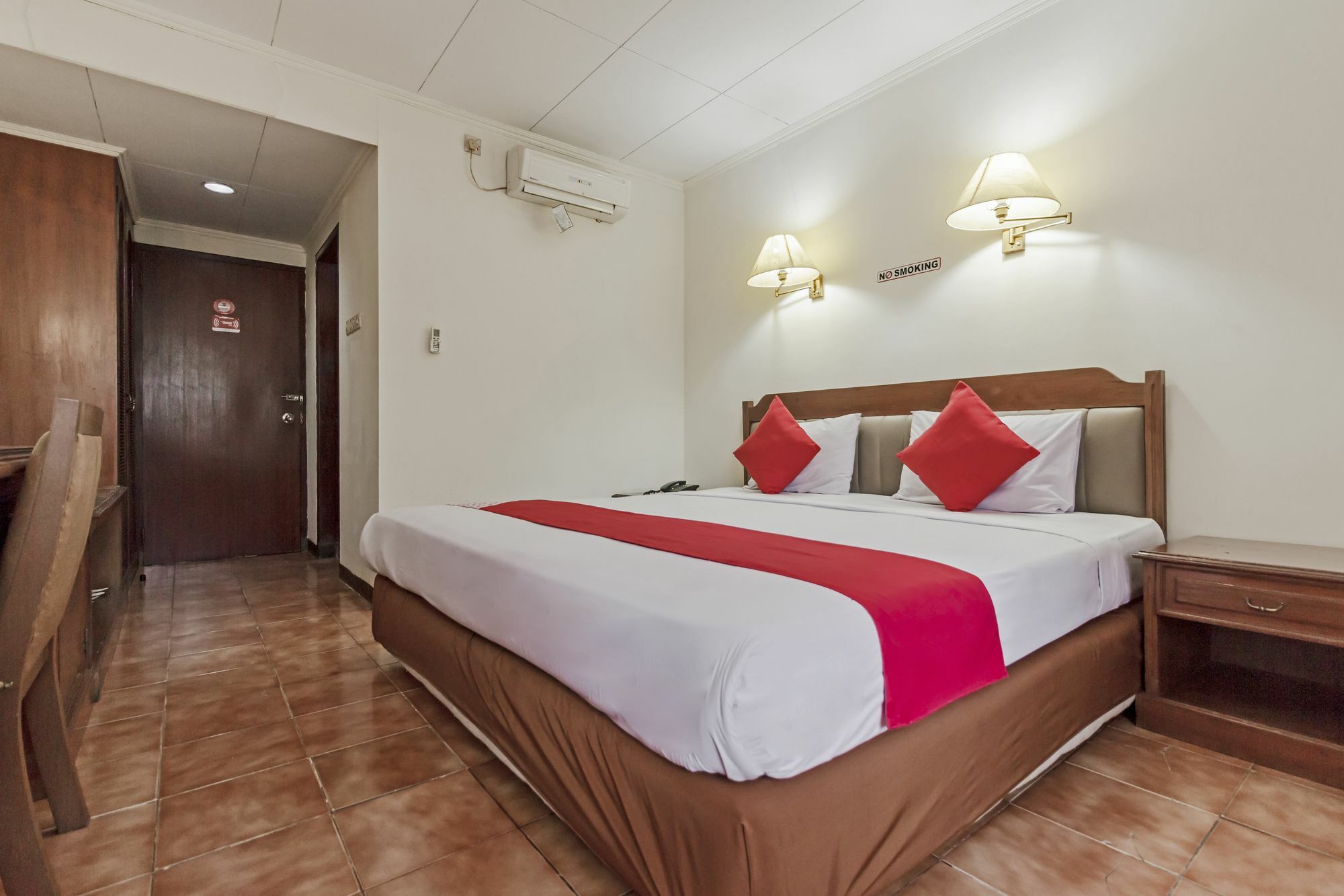 Oyo 108 Hotel Surya Jacarta Exterior foto