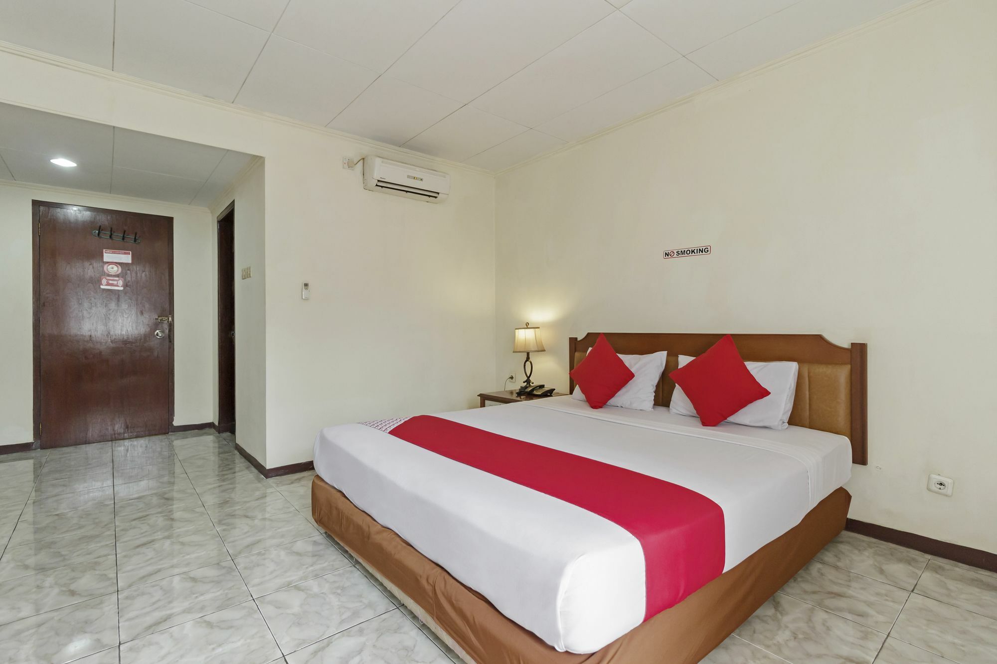 Oyo 108 Hotel Surya Jacarta Exterior foto