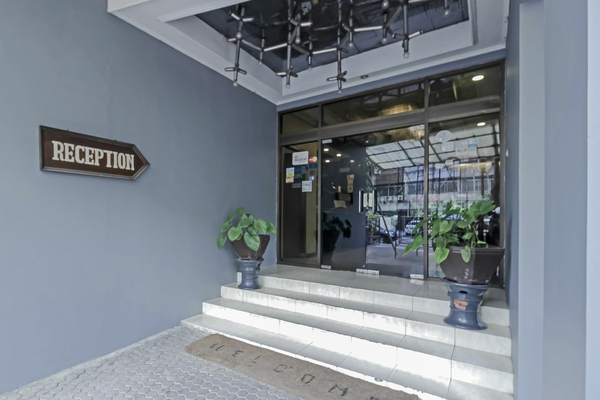 Oyo 108 Hotel Surya Jacarta Exterior foto