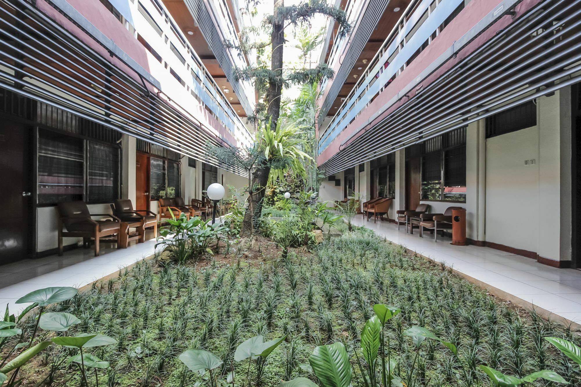 Oyo 108 Hotel Surya Jacarta Exterior foto